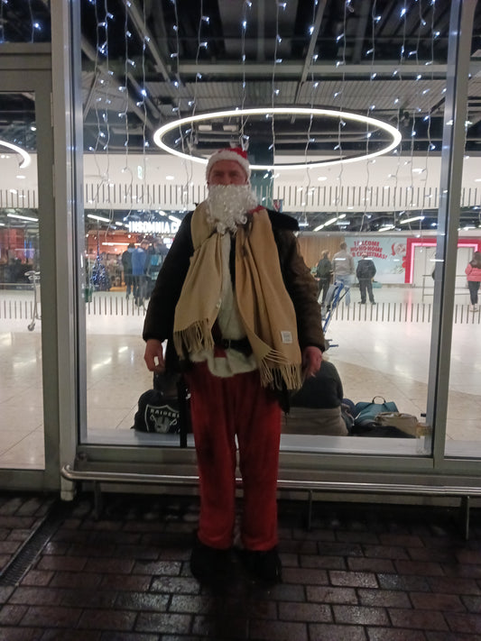 "Damien Leech, Christmas 2024, Dublin Airport, Photograph 4"